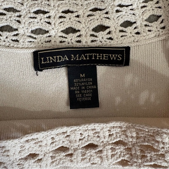 Vtg Linda Matthew’s Boho Ivory Crochet Embroidered Top Sz M Lace Cottage Core - Picture 2 of 8